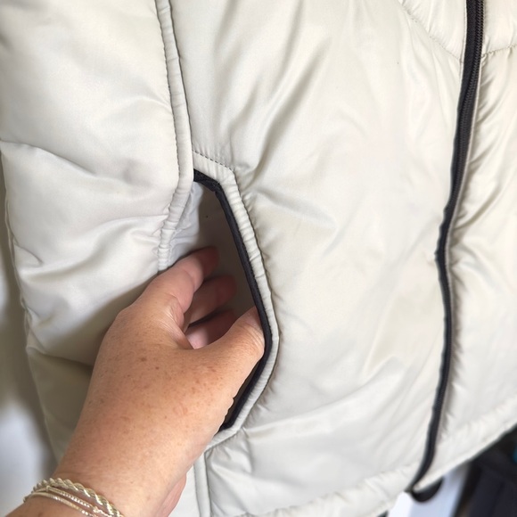 Vintage Altra Down Puffer Vest Womens M Boulder CO Pale Gray Sleeveless Jacket - Picture 2 of 9